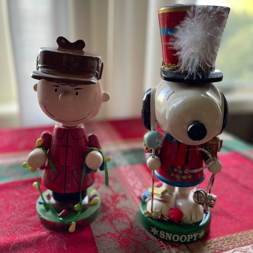 Official Peanuts - Snoopy and Charlie Brown nutcrackers